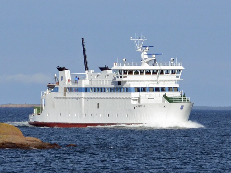 Ferry Alfågeln between Hummelvik and Torsholma