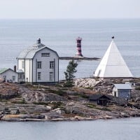 Matkalla laiva ohittaa Kobba Klintarin.