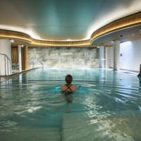 Pool på Majvik Hotell