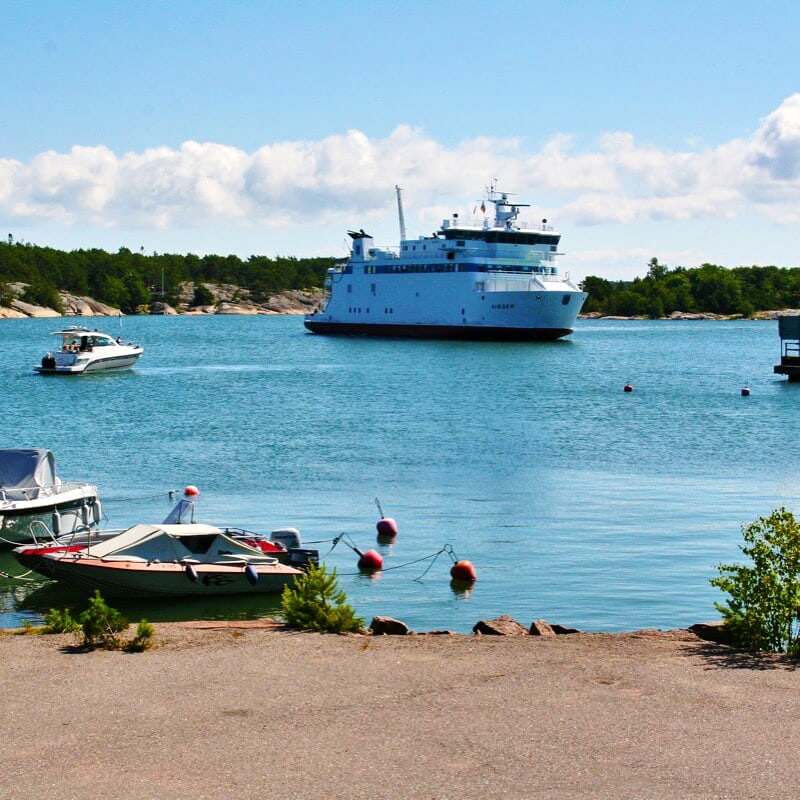 Färja från Osnäs till åländska Brändö