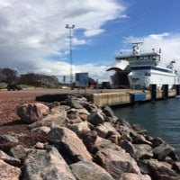 Die Fähre Alfågeln verkehrt von Brändö nach Vårdö.