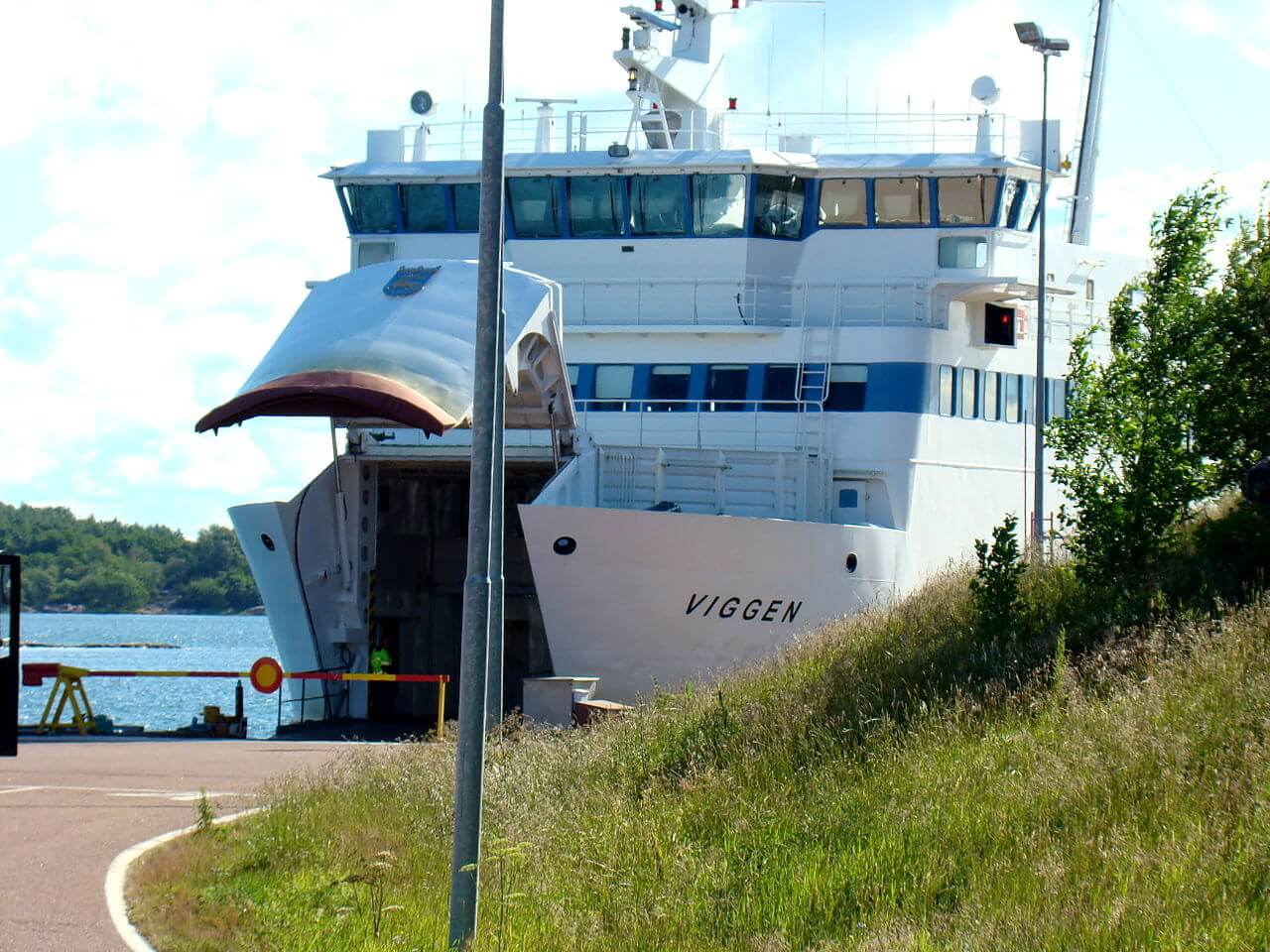 Ferry Viggen between Osnäs (Vuosnainen) and Åva in Brändö